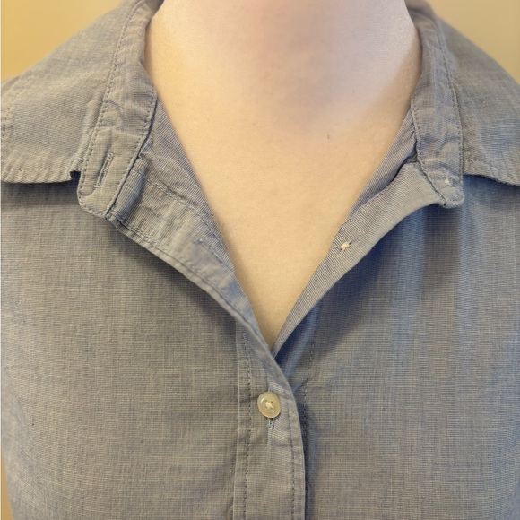 Small Petite Talbots Blue Chambray Sleeveless Button Down Shirt - Picture 4 of 10